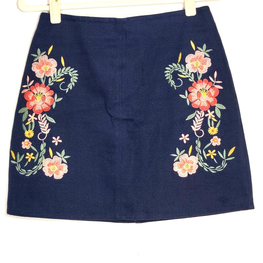 Mi Ami Denim Mini Skirt Floral Embroidered Dark‎ Wash Medium Boho Y2K